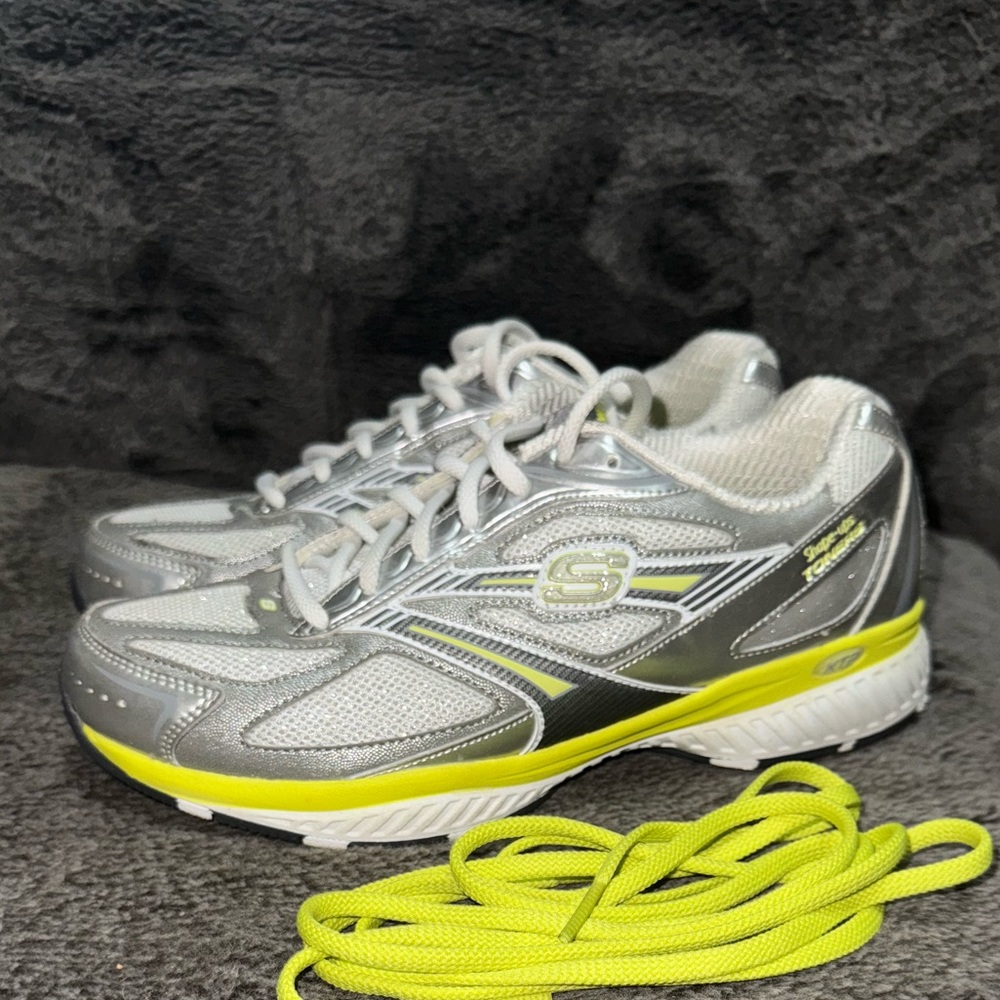 SKECHERS shape ups 8.5